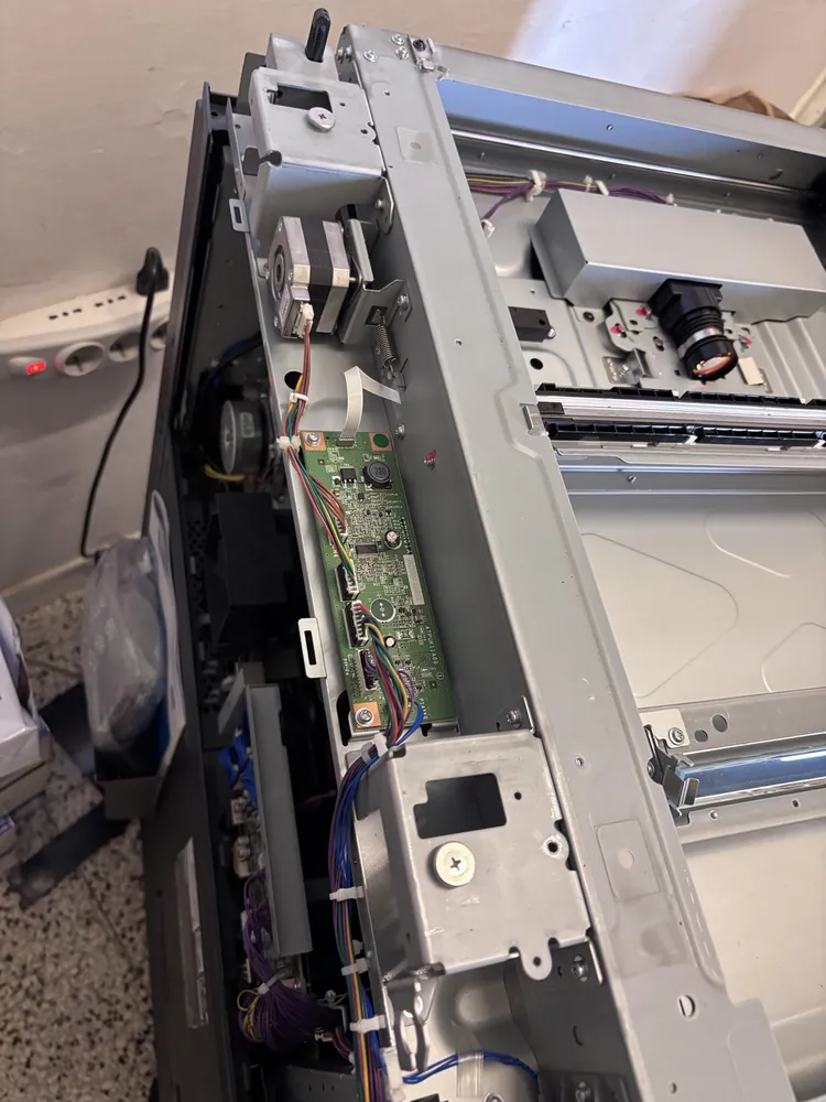 Scheda CCD e flat cable del gruppo scanner Konica Minolta bizhub 300